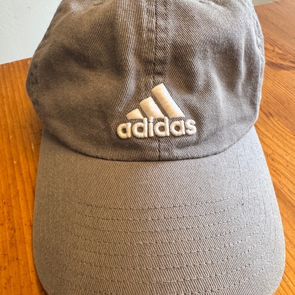 Adidas Grat Cap with Embroidered Logo - Picture 1 of 6